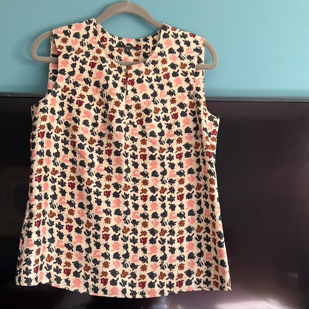 HUGO BOSS / NWOT Hugo Boss top, Brand
